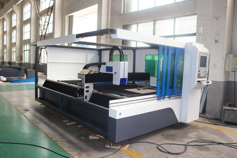 Mașină de tăiat cu laser cu fibre 500w cu oțel inoxidabil 1500x3000mm