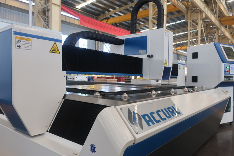 ACCURL Producători Mașină de tăiat cu laser CNC cu fibră de 1000W, cu 1KW IPG