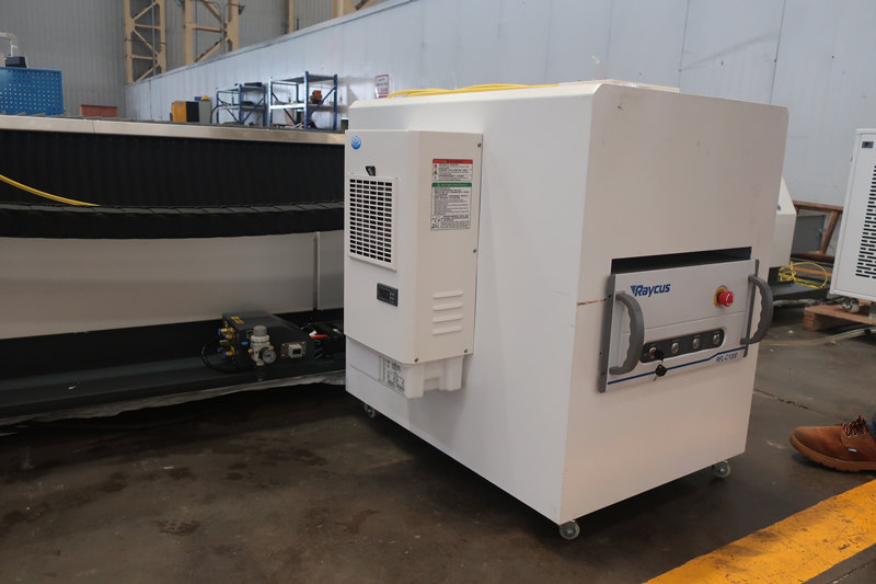 ACCURL Producători Mașină de tăiat cu laser CNC cu fibră de 1000W, cu 1KW IPG