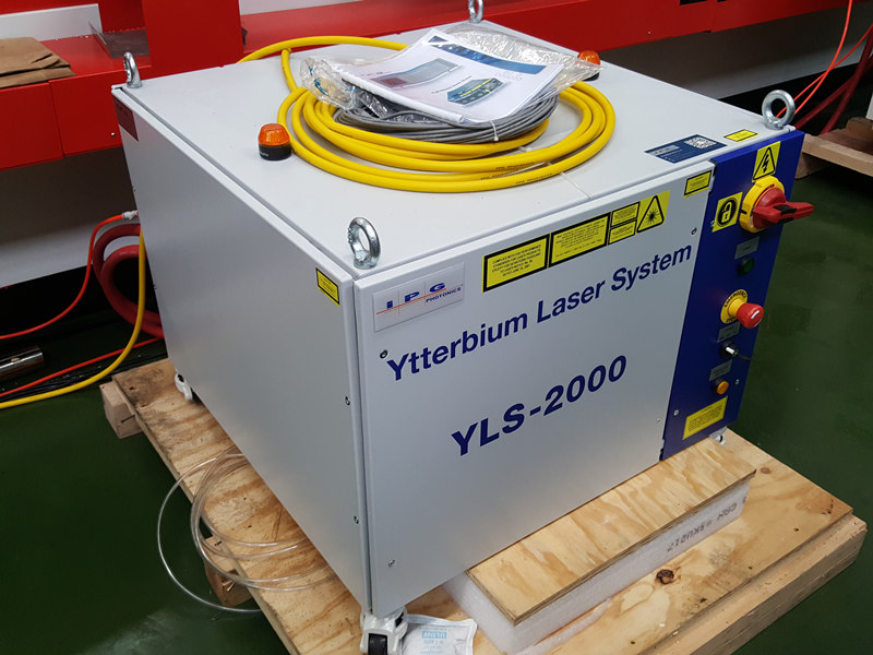Sursa laser IPG YLS-2000 watt pentru tăietor cu laser de 2kw